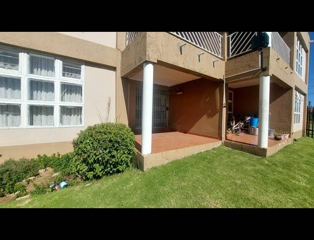 2 BEDROOM TOWNHOUSE FOR SALE IN MONDEOR